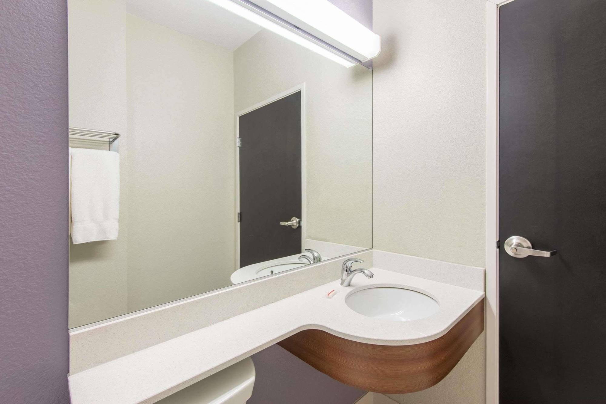 Microtel Inn & Suites By Wyndham Cadiz Exterior foto